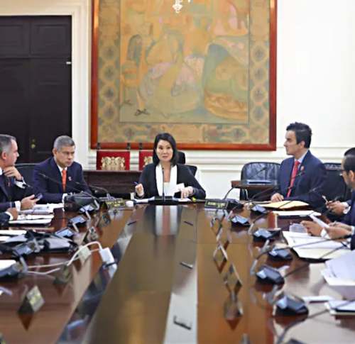 Gobierno presentaría la próxima semana pedido de facultades legislativas ante el Congreso