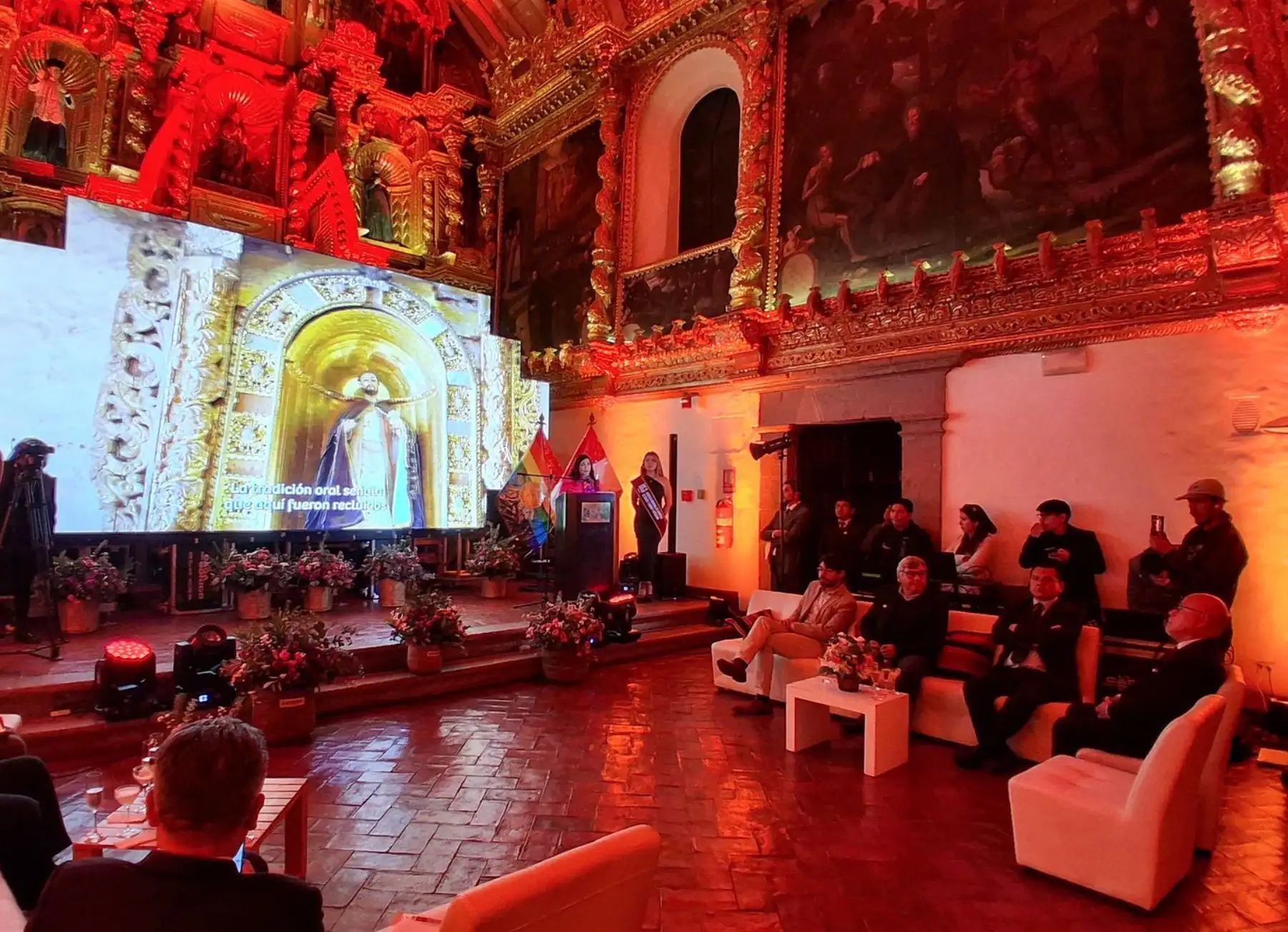 Cusco: detectan a extranjera que ejercía como guía de turismo sin autorización