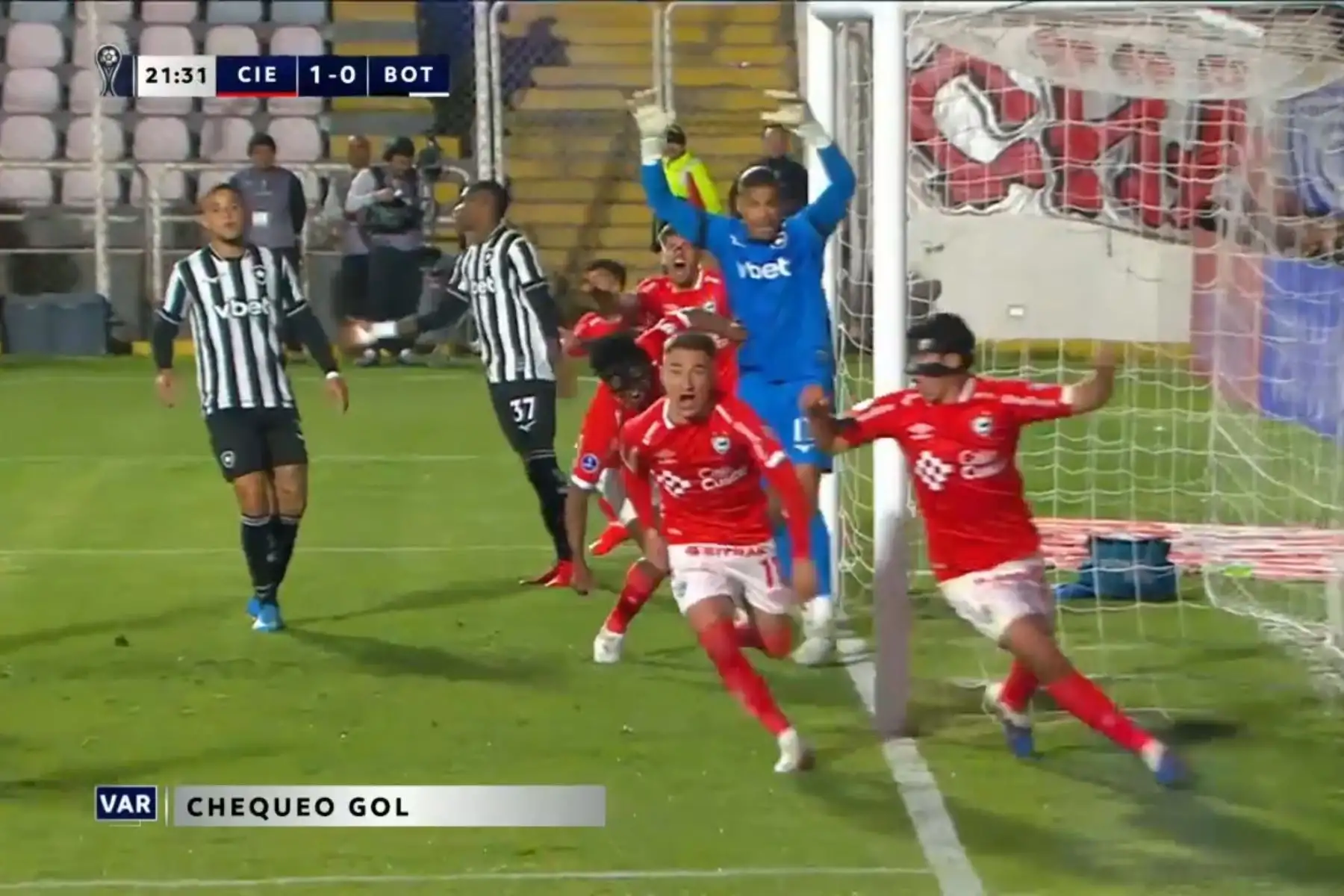 Cienciano golea 4-0 a Botafogo y encamina su pase en la Copa Sudamericana