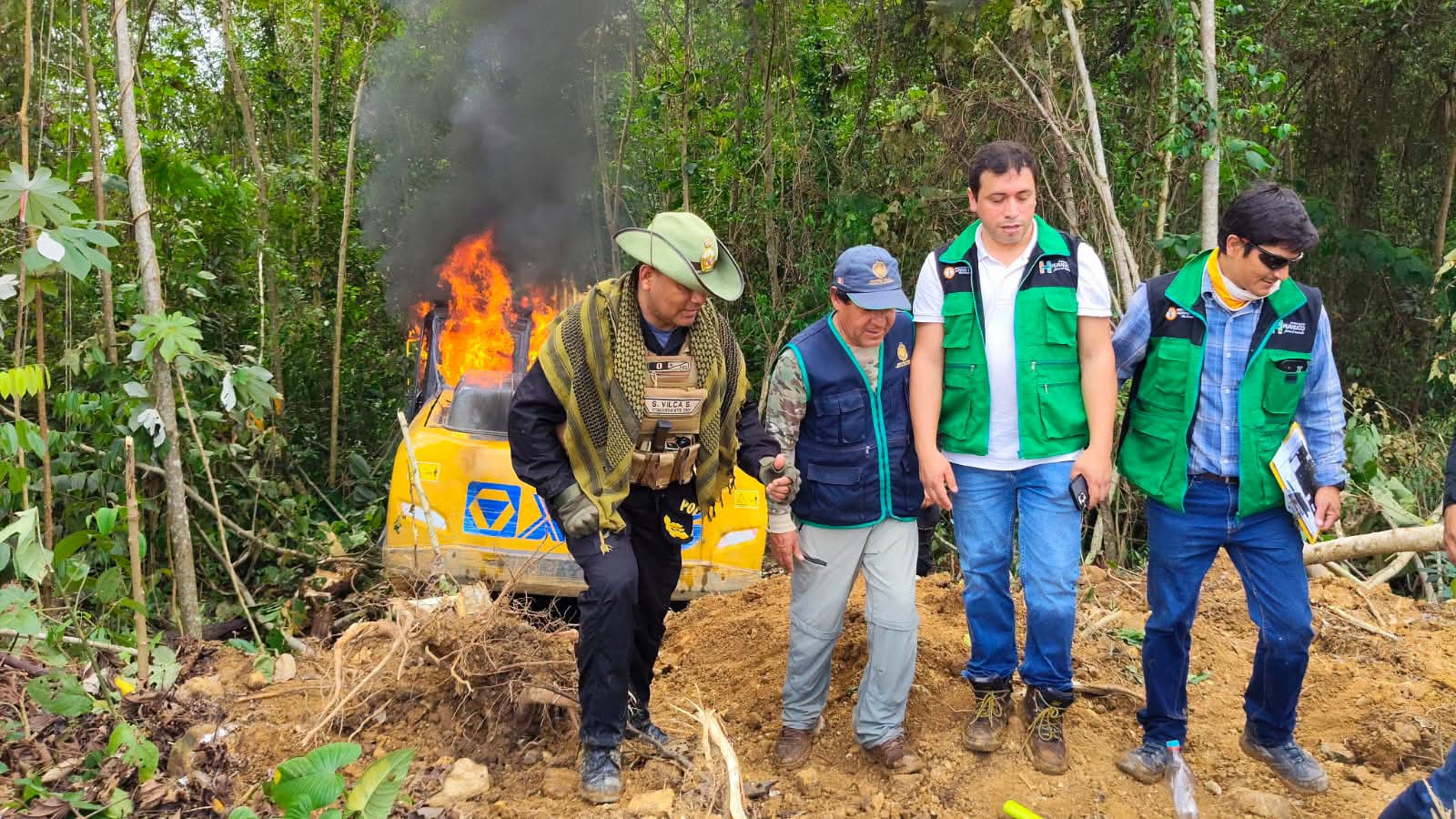 Golpe a la minería ilegal: destruyen campamentos y maquinaria oculta en la selva