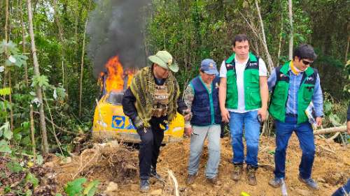 Golpe a la minería ilegal: destruyen campamentos y maquinaria oculta en la selva