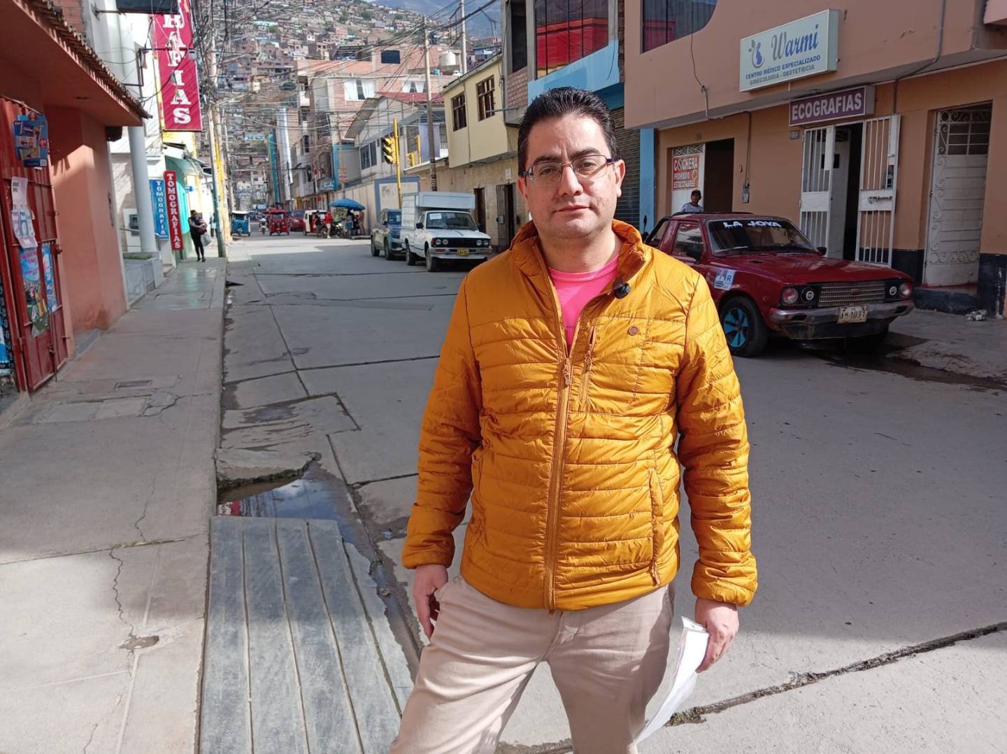 Vecinos denuncian filtración de agua por más de un mes en Crespo Castillo