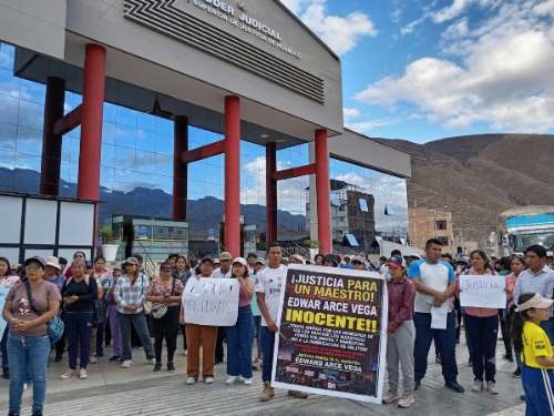 Familiares de Edward Arce reclaman resolución de apelación y afirman que cesación fue reprogramada al 11 de septiembre