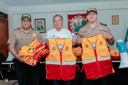Huánuco entrega implementos para reforzar trabajo de 15 juntas vecinales