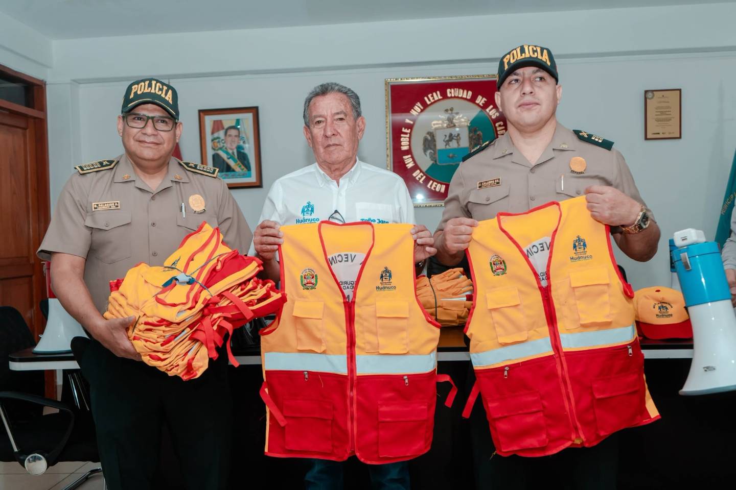 Huánuco entrega implementos para reforzar trabajo de 15 juntas vecinales
