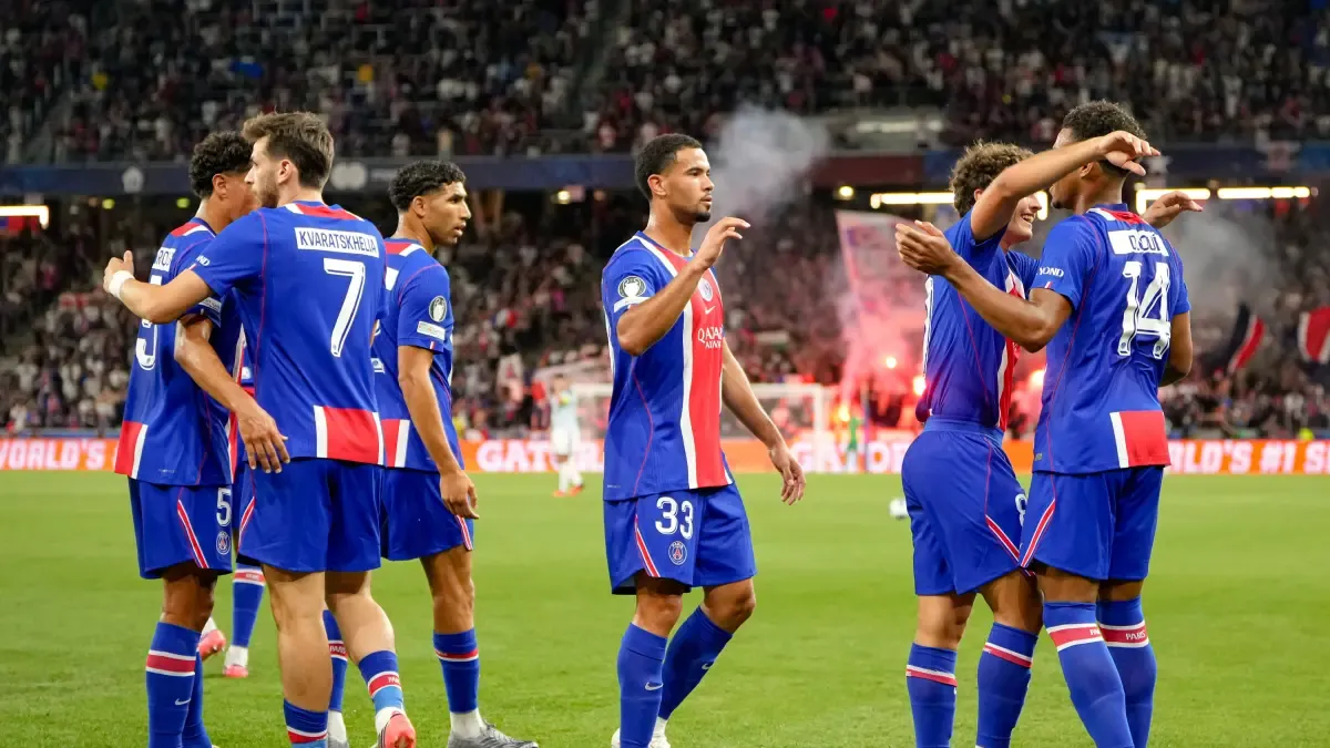 Kvaratskhelia abre la temporada con un gol en la Supercopa de Europa