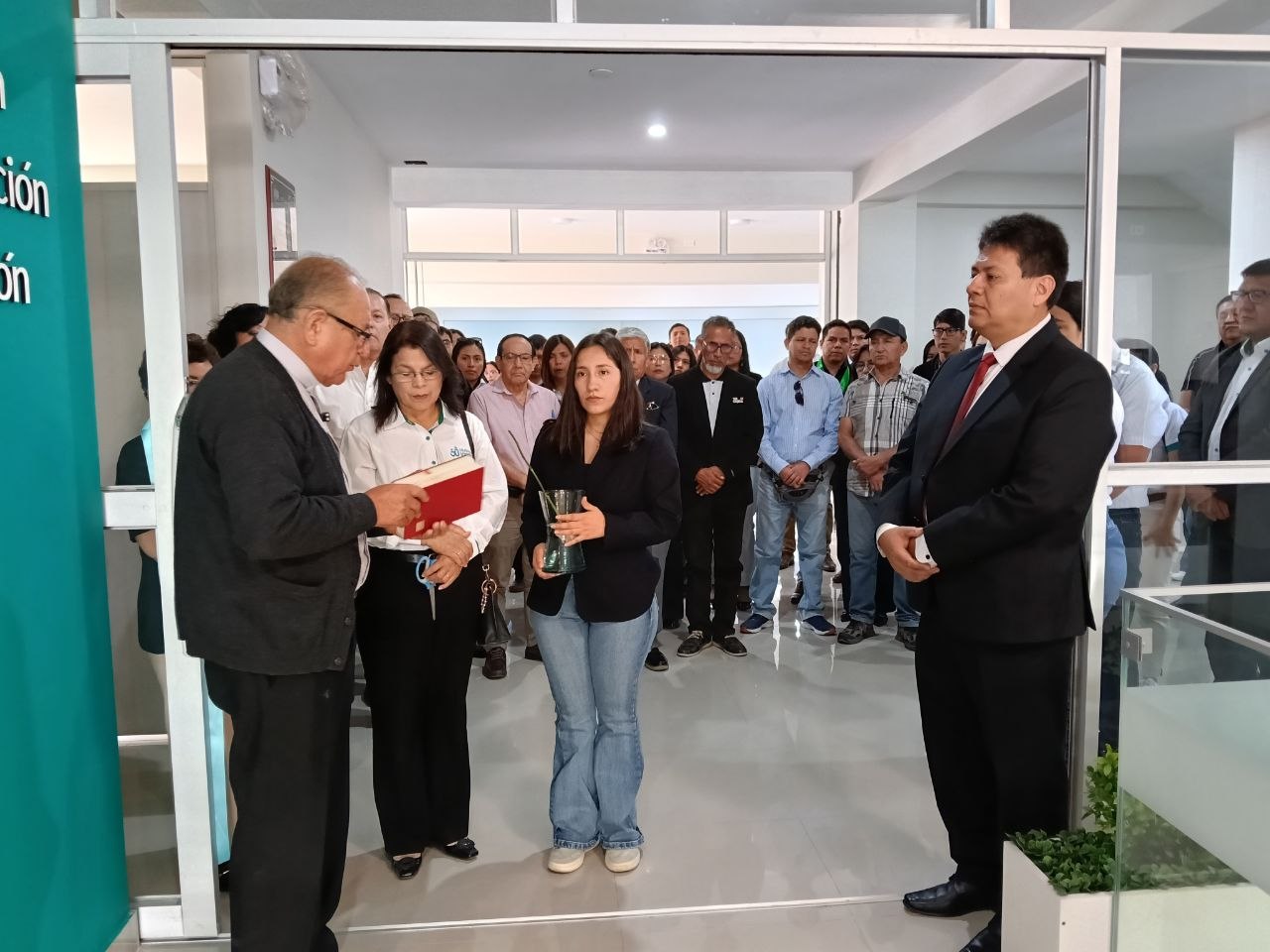 Padre Oswaldo pide votar por trayectoria y servicio, no por cercanía