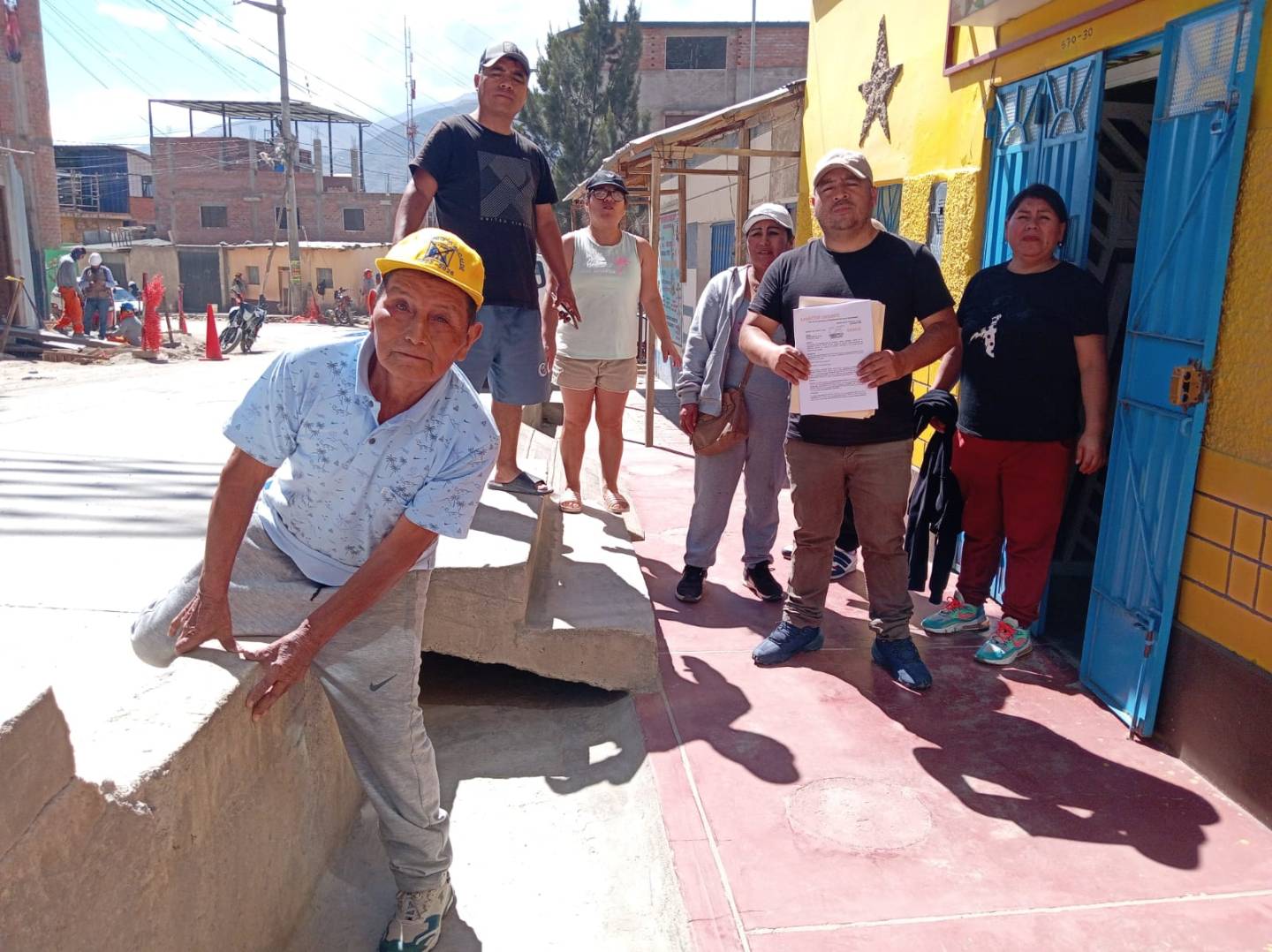 Vecinos de Héroes de Jactay denuncian que obra los dejaría sin veredas ni muros