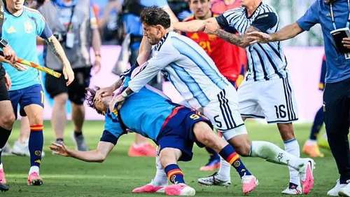 FIFA castiga a Paredes y Molina