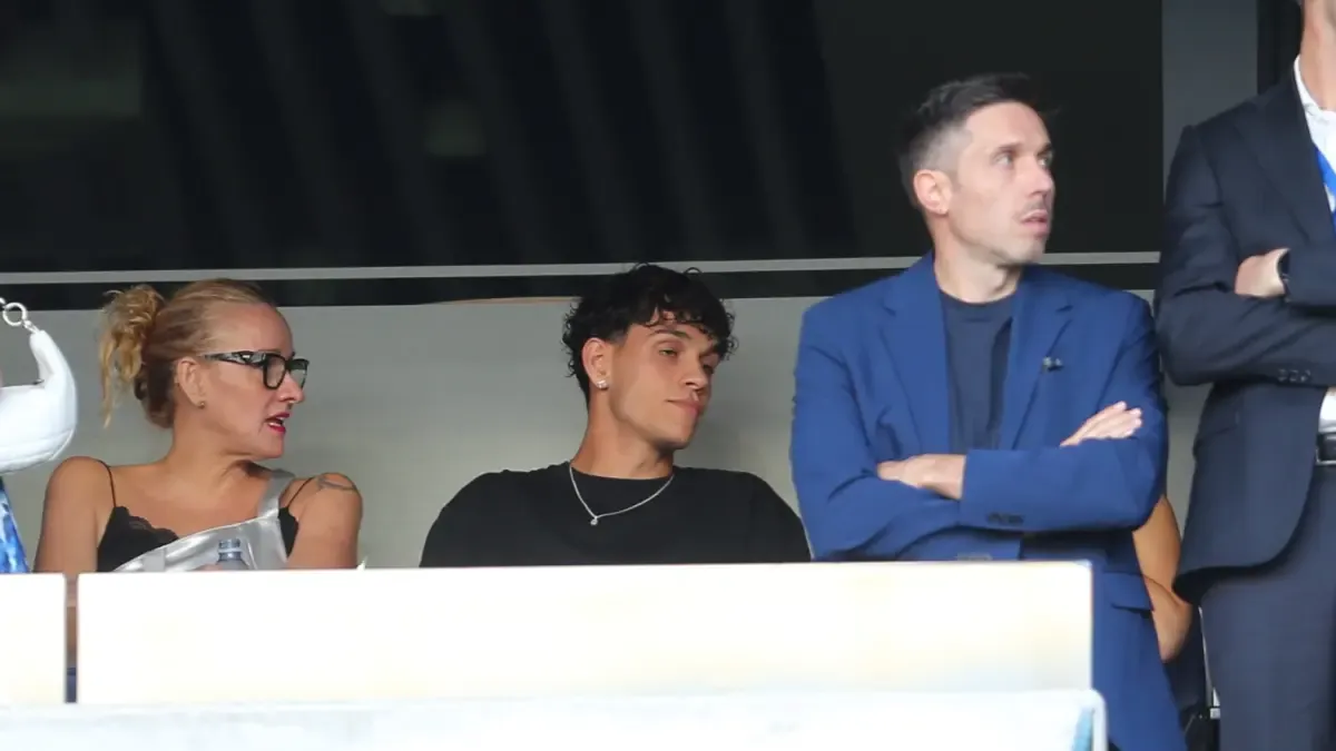 Héctor Fort presencia en Anoeta el Real-Espanyol y el anuncio de su fichaje es inminente