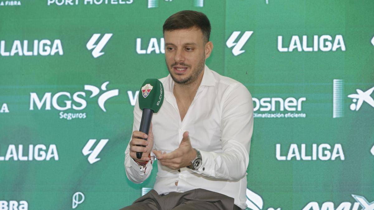 Anselmi: 'Cuando haya una camiseta del Barça, que haya muchas del Elche'