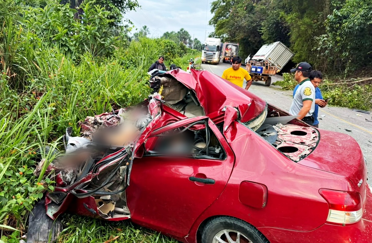 Cuatro muertos, dos sobrevivientes y un conductor detenido tras choque en ruta Aucayacu–Tocache