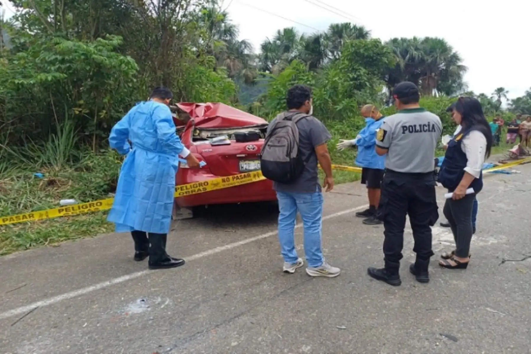 Choque de camión y auto en vía Fernando Belaúnde Terry deja 4 muertos y 2 heridos