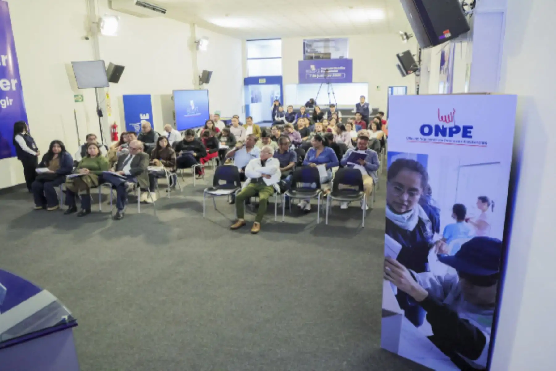 ONPE capacitará a candidatos para reportar gastos de campaña en cinco ciudades