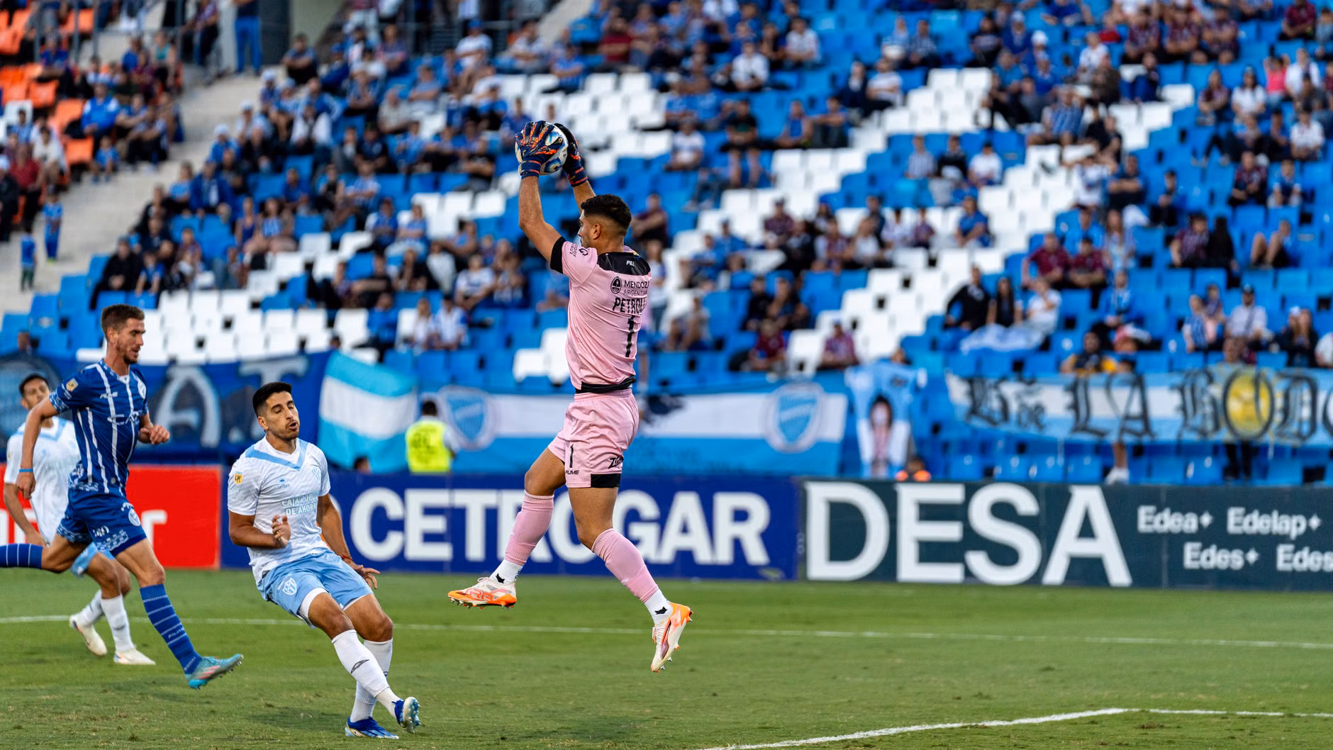 Sporting Cristal venció 2-0 a Juan Pablo II en el Alberto Gallardo