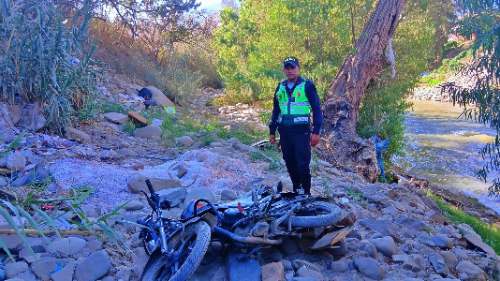 Hallan motocicleta abandonada y propietaria la vincula con un presunto homicidio