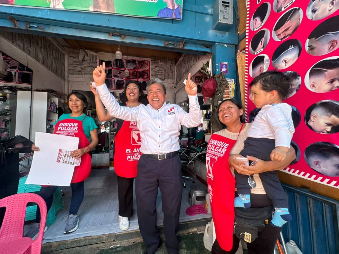Enrique Pulgar recorre el Mercado Modelo y recoge demandas de comerciantes de Huánuco