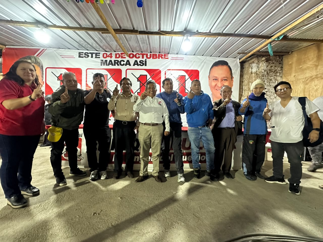 Enrique Pulgar ofrece ferias permanentes y créditos para artesanos durante campaña en Huánuco