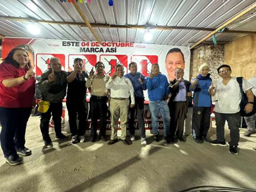 Enrique Pulgar ofrece ferias permanentes y créditos para artesanos durante campaña en Huánuco