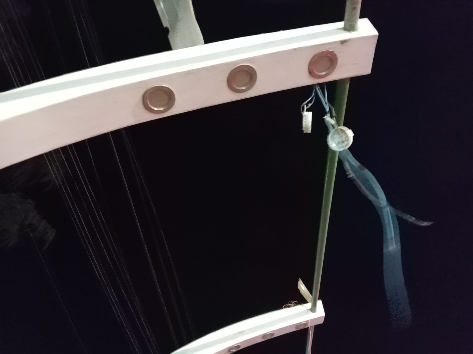 Puente Las Moras fue hallado a oscuras y con cables desprendidos