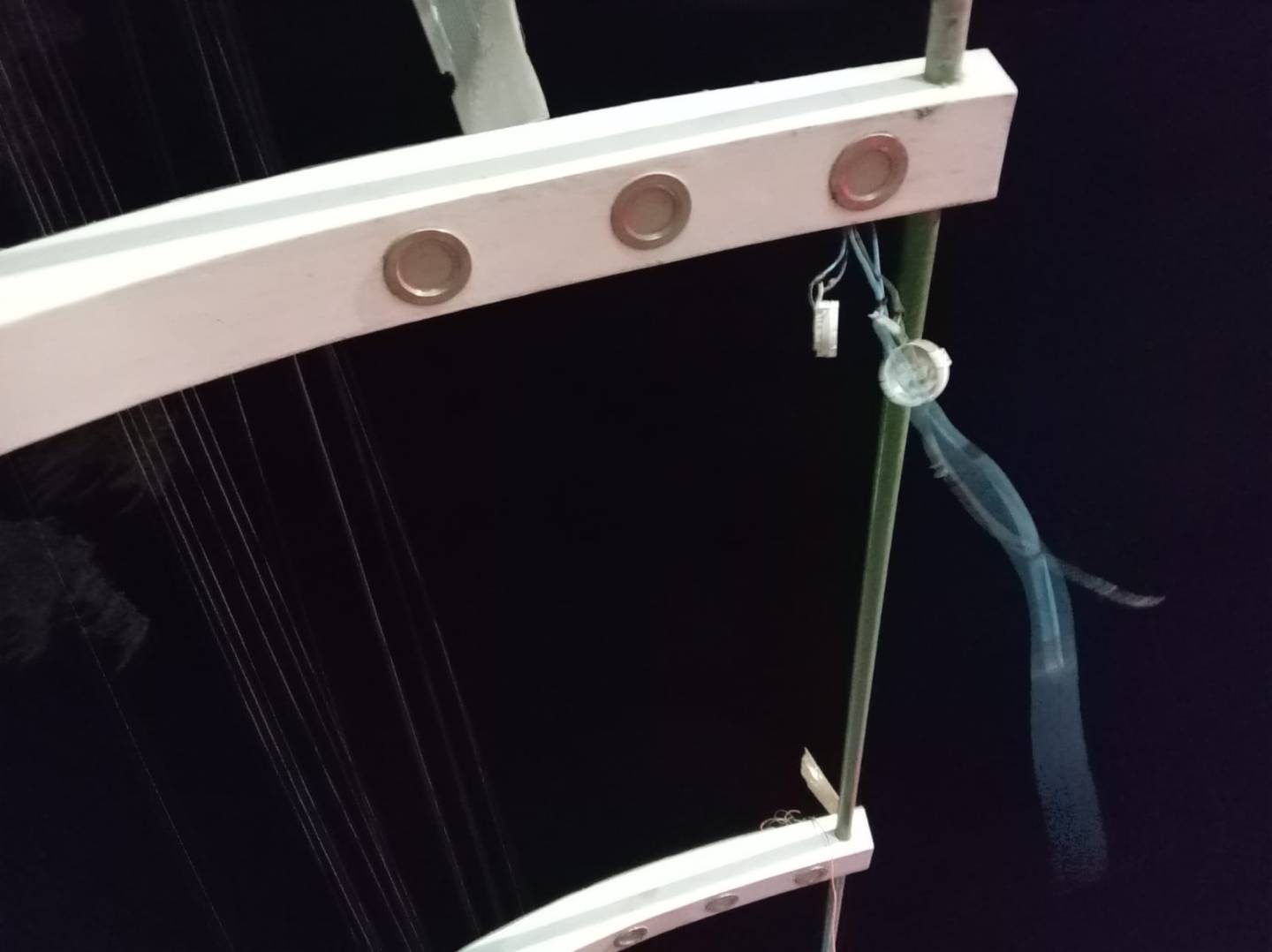 Puente Las Moras fue hallado a oscuras y con cables desprendidos