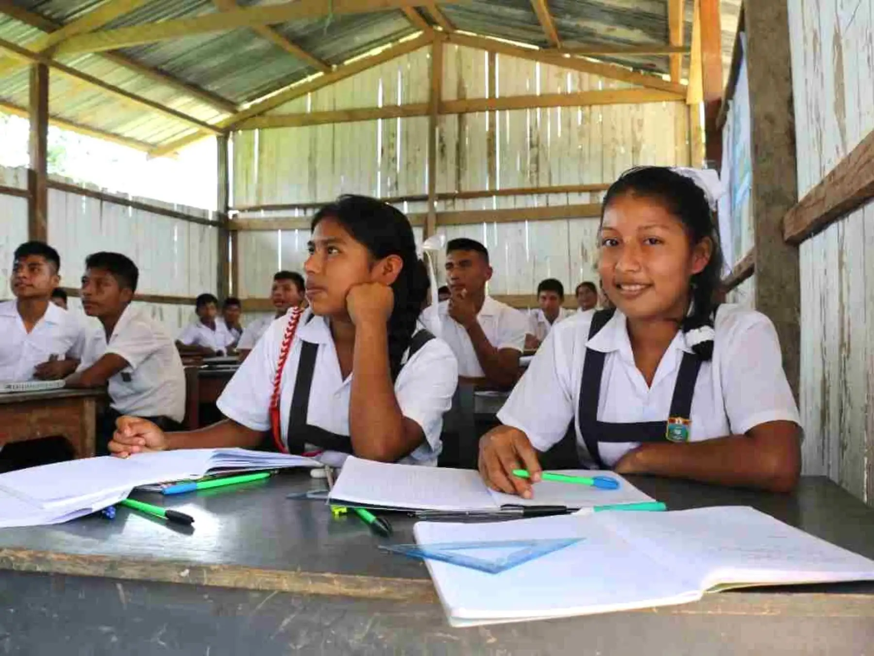 Minedu proyecta cerrar brecha digital en escuelas públicas hacia el 2028 con internet satelital