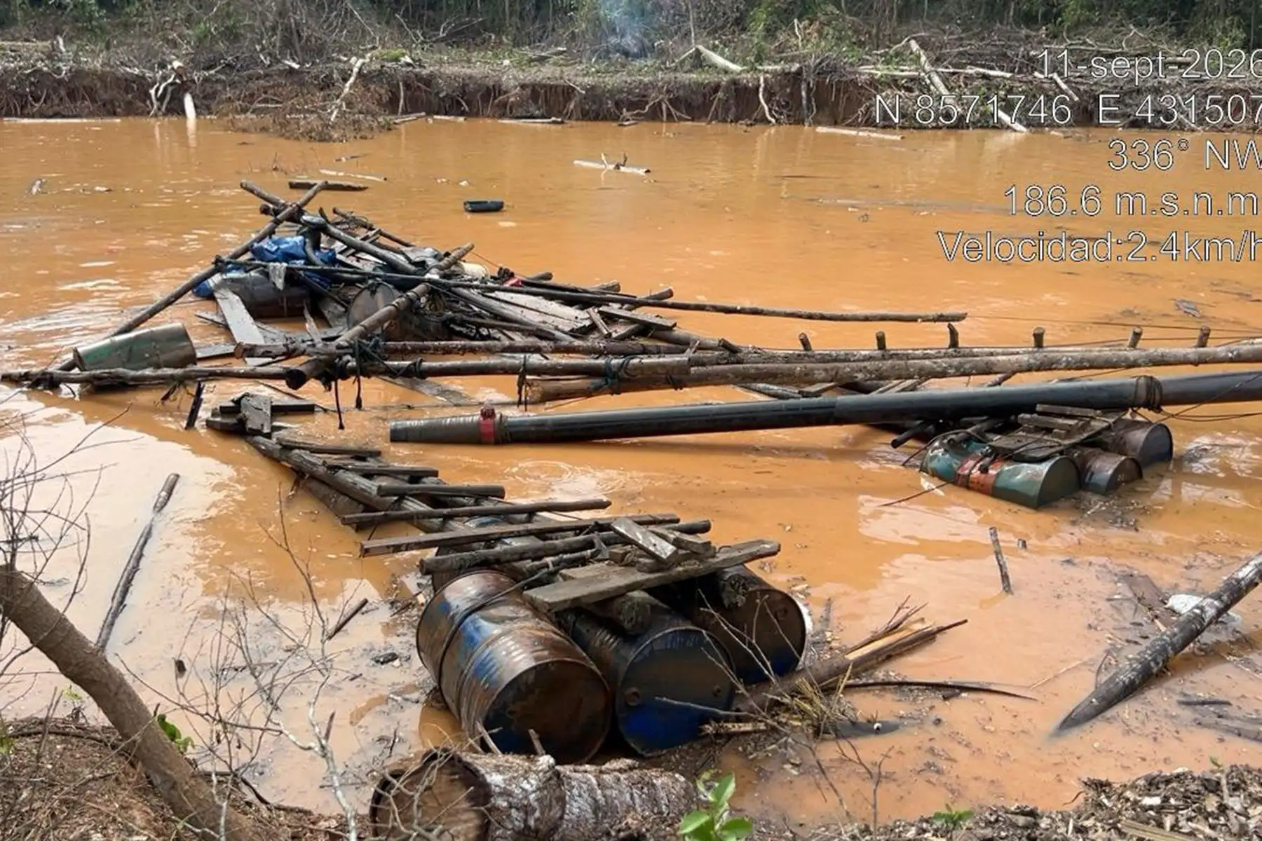 Fuerzas Armadas destruyen logística de minería ilegal por S/8.3 millones en Madre de Dios