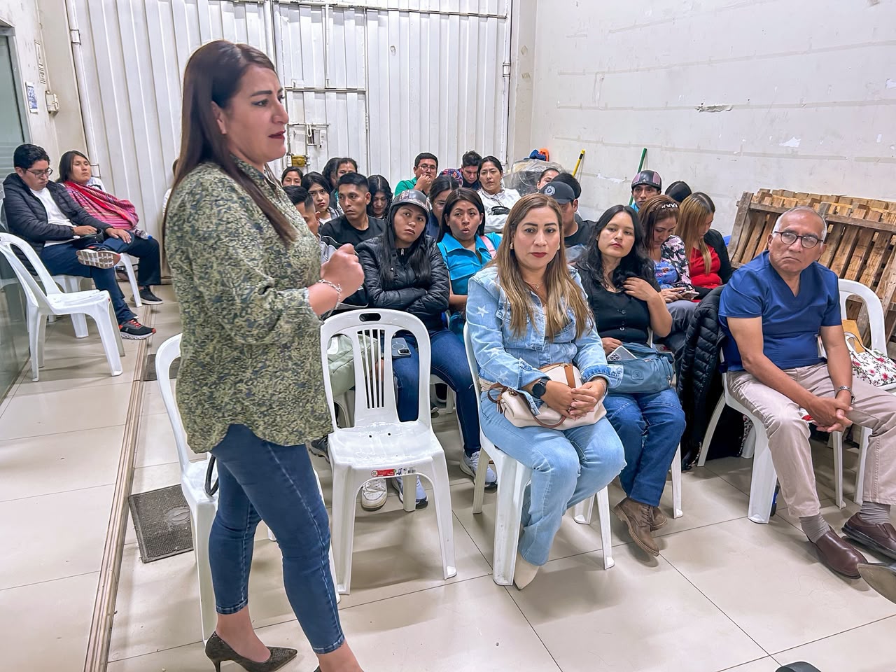 Trabajadores de Salud plantean a Enrique Pulgar más presupuesto y capacitación para el sector