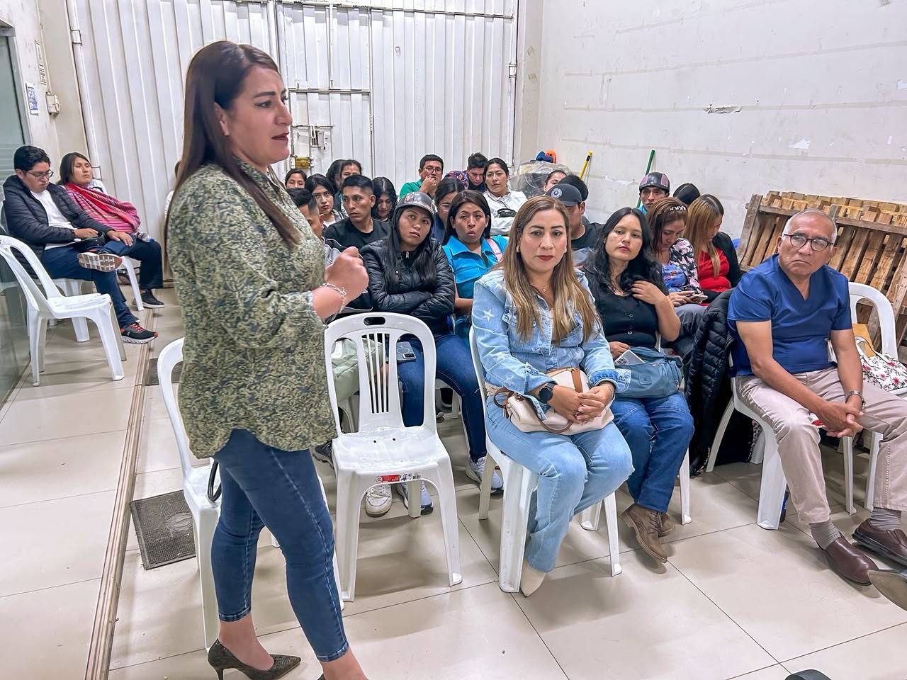 Trabajadores de Salud plantean a Enrique Pulgar más presupuesto y capacitación para el sector