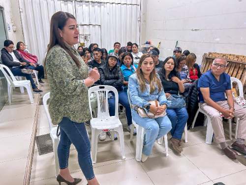 Trabajadores de Salud plantean a Enrique Pulgar más presupuesto y capacitación para el sector