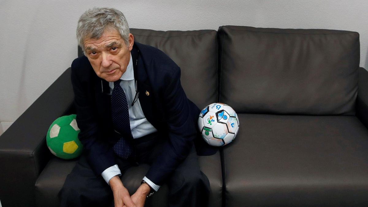 Villar defiende a Infantino y resta importancia a la final del Mundial 2030