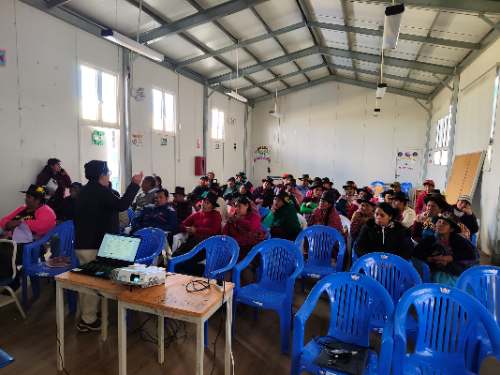 Padres de colegio de Chavinillo reciben orientación sobre alimentación saludable