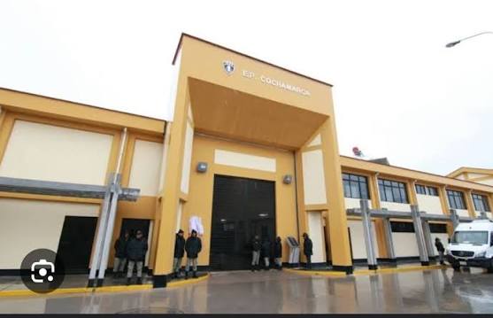 Hallan muerto y con los labios cosidos a un interno en celda de aislamiento del penal de Cochamarca