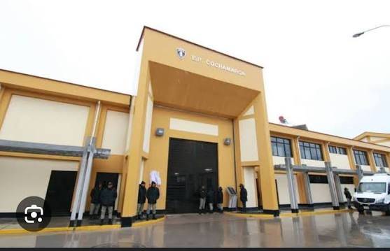 Hallan muerto y con los labios cosidos a un interno en celda de aislamiento del penal de Cochamarca