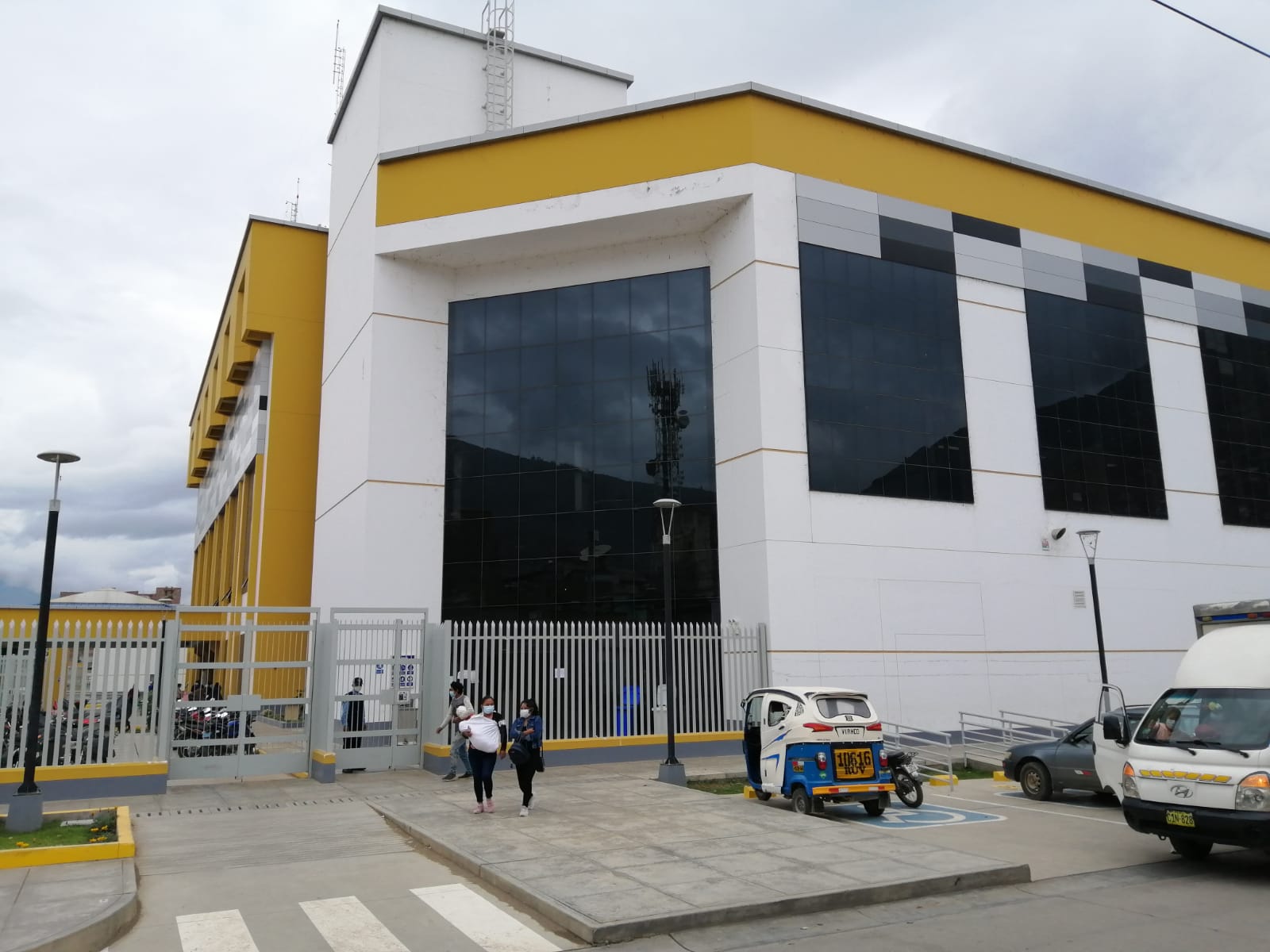 Diez traumatólogos firman contra el concurso del Hermilio Valdizán: «Dobles esfuerzos» y una vacante sin llenar