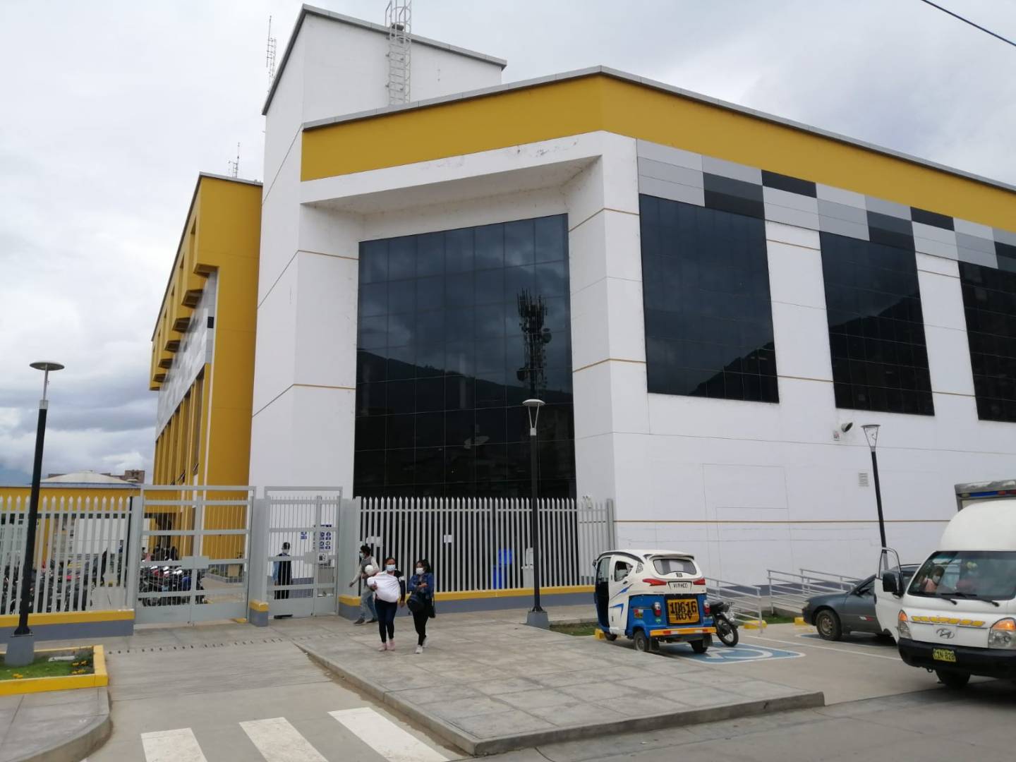 Diez traumatólogos firman contra el concurso del Hermilio Valdizán: «Dobles esfuerzos» y una vacante sin llenar