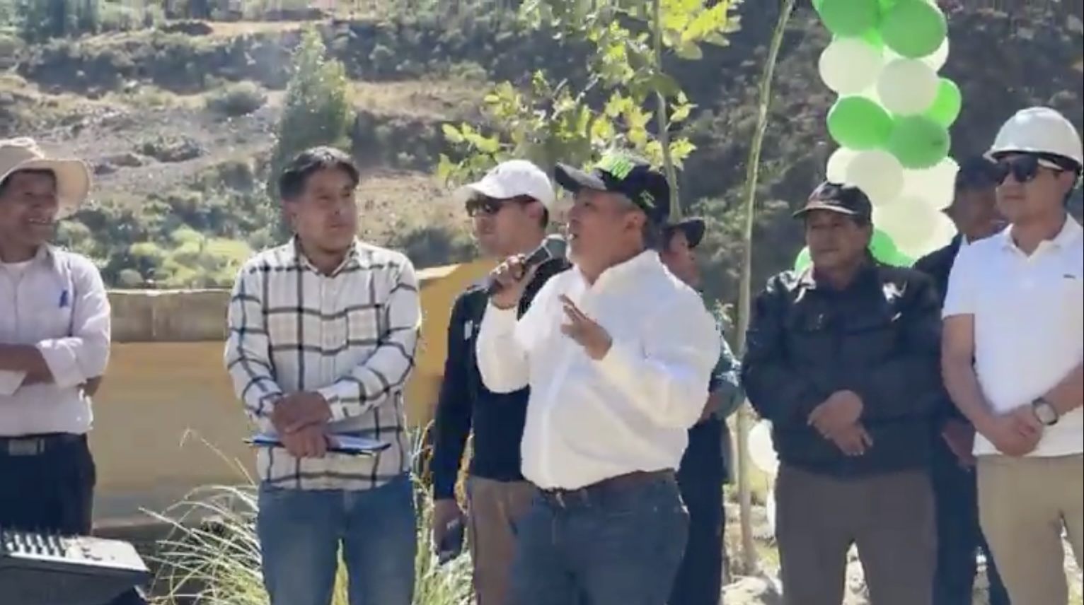“¿Quieren continuidad, sí o no?”: Pulgar pide en Chupán un “voto responsable” al iniciar un asfaltado