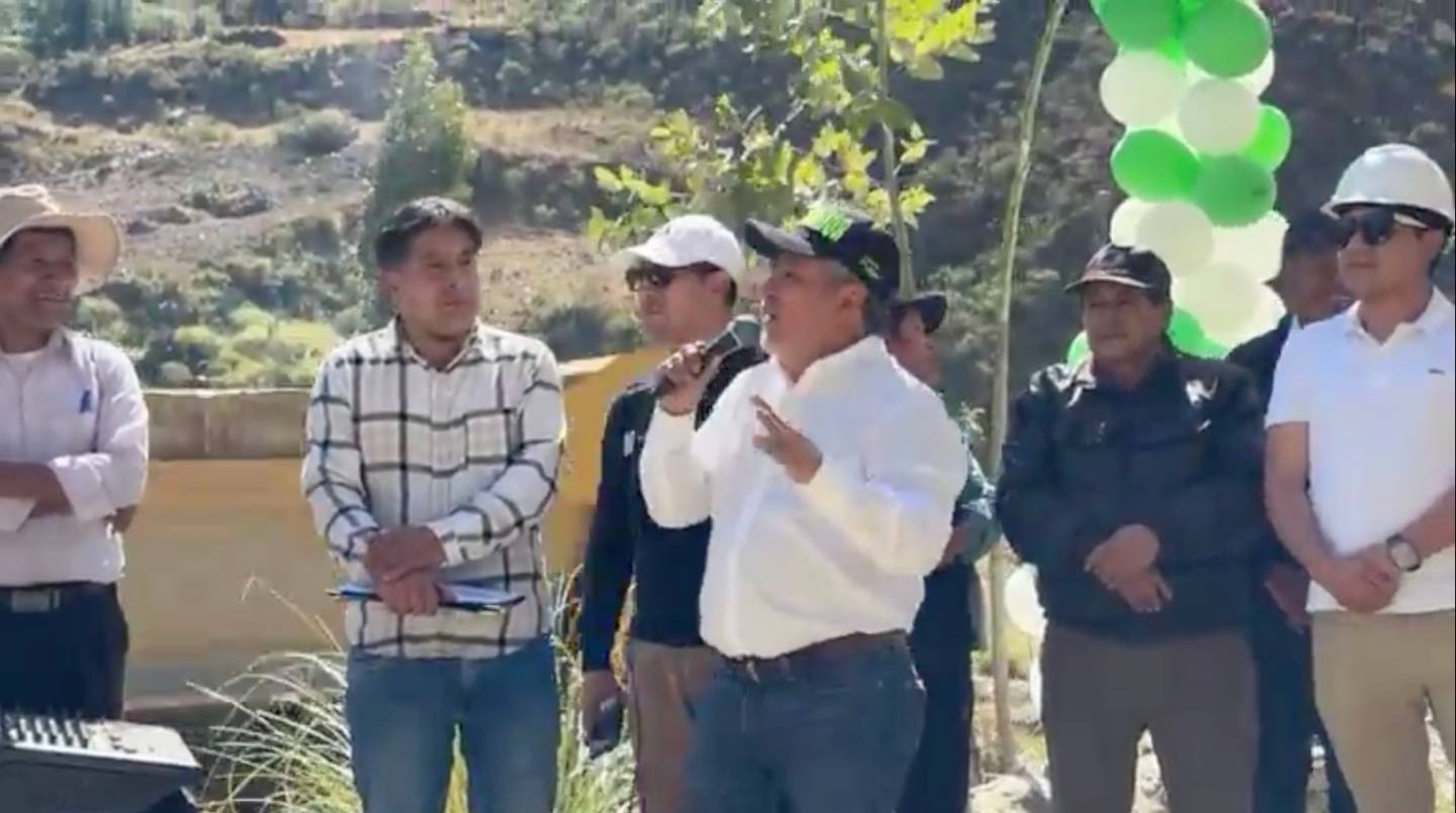 “¿Quieren continuidad, sí o no?”: Pulgar pide en Chupán un “voto responsable” al iniciar un asfaltado