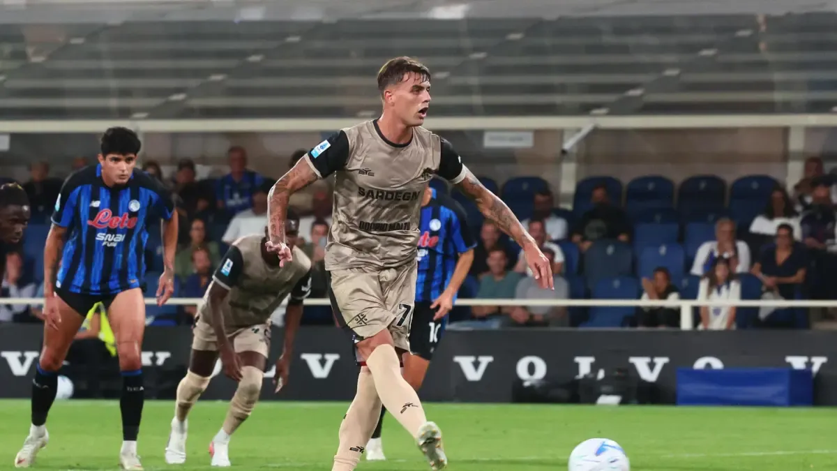 Daniel Maldini choca en Milán tras anotar en la Serie A