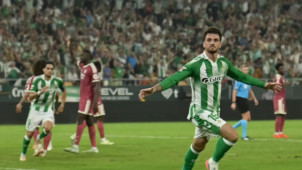 Troy Parrott, primer irlandés en marcarle al Real Madrid en 35 años, da el triunfo al Betis