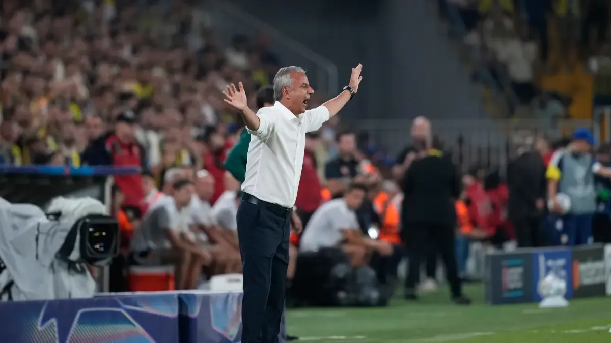 Fenerbahçe acepta la dimisión de Ismail Kartal y Kuyt asume como interino