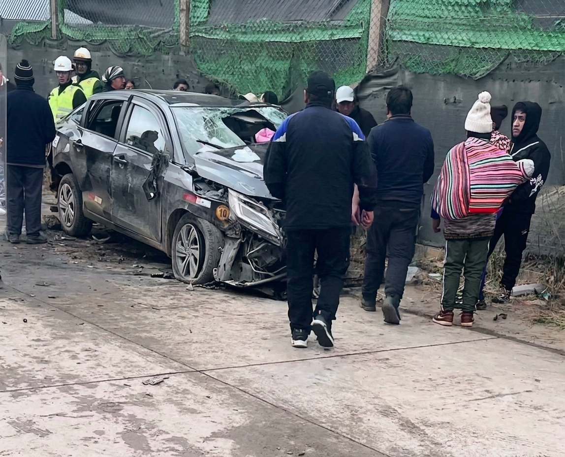 Camión embiste un automóvil, deja cinco heridos y provoca otro choque durante presunta fuga en Paragsha