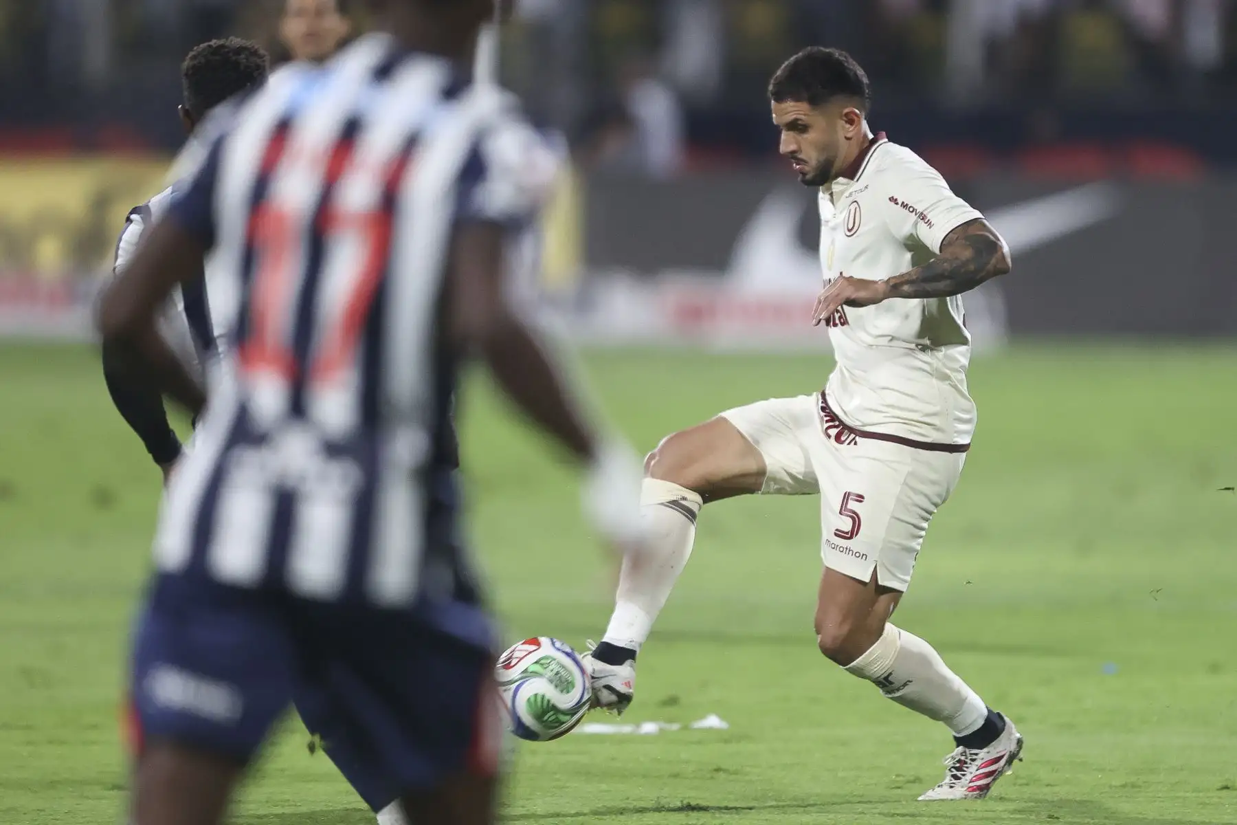 Di Benedetto respalda a Héctor Cúper en Universitario: "Estamos con el profe"