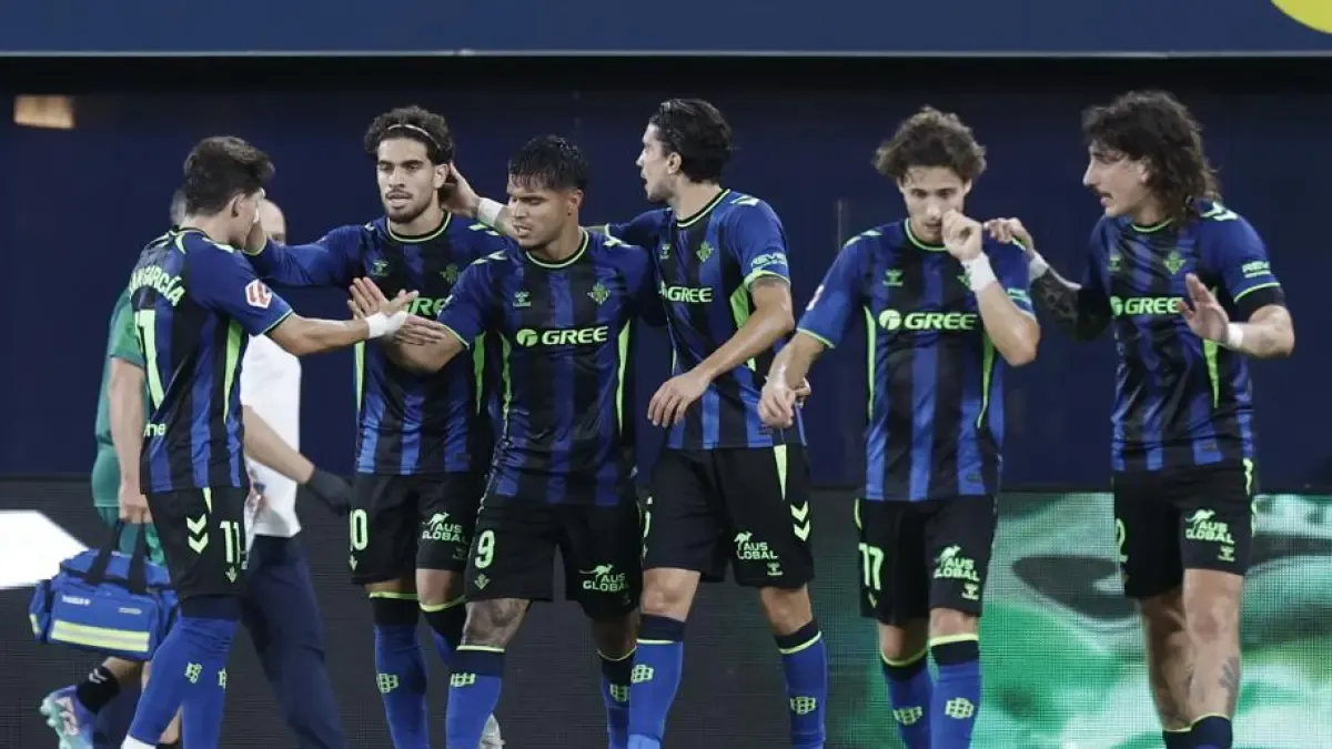 Betis iguala su mejor arranque histórico con triunfo 1-2 en Villarreal