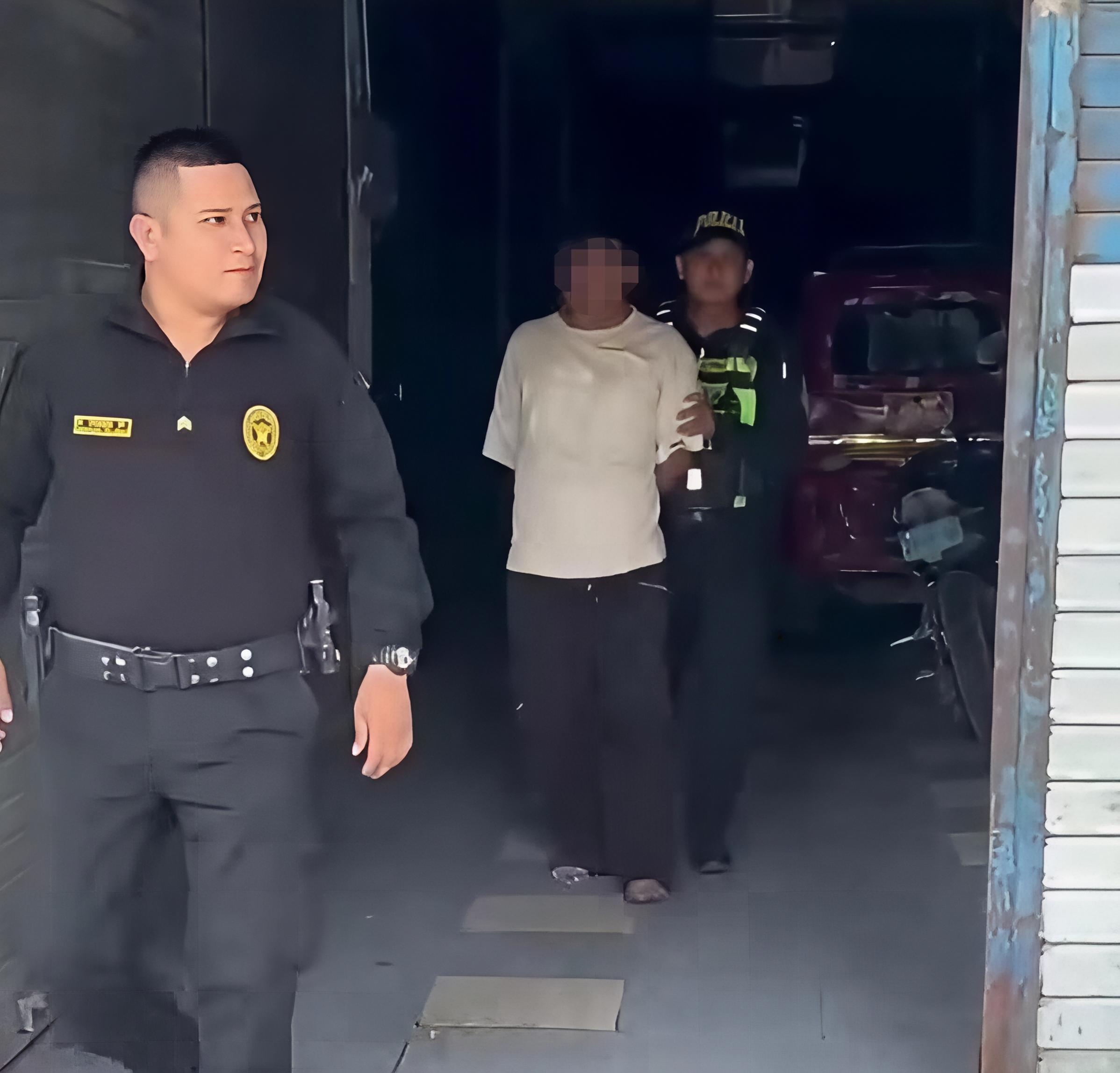 Adolescente pide ayuda por WhatsApp desde un hospedaje y policía detiene a joven investigado