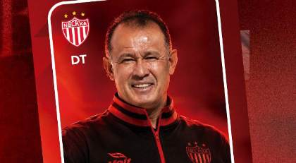 Juan Reynoso fue oficializado como nuevo DT de Necaxa en la Liga MX