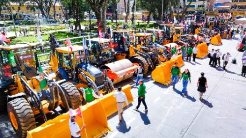 Pulgar pide cuidar la nueva maquinaria «como si fuera de ustedes»; de 121 equipos, han llegado 34