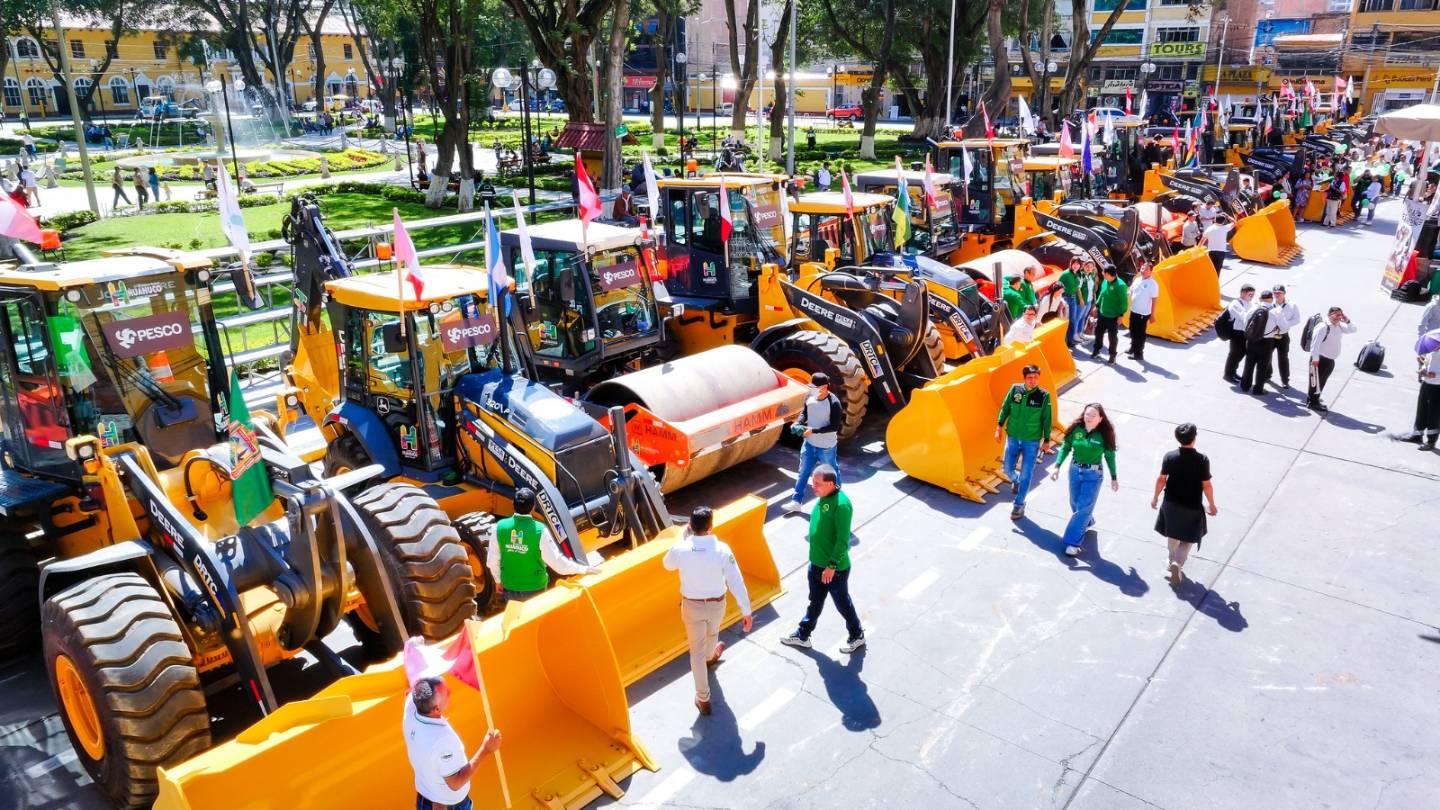 Pulgar pide cuidar la nueva maquinaria «como si fuera de ustedes»; de 121 equipos, han llegado 34