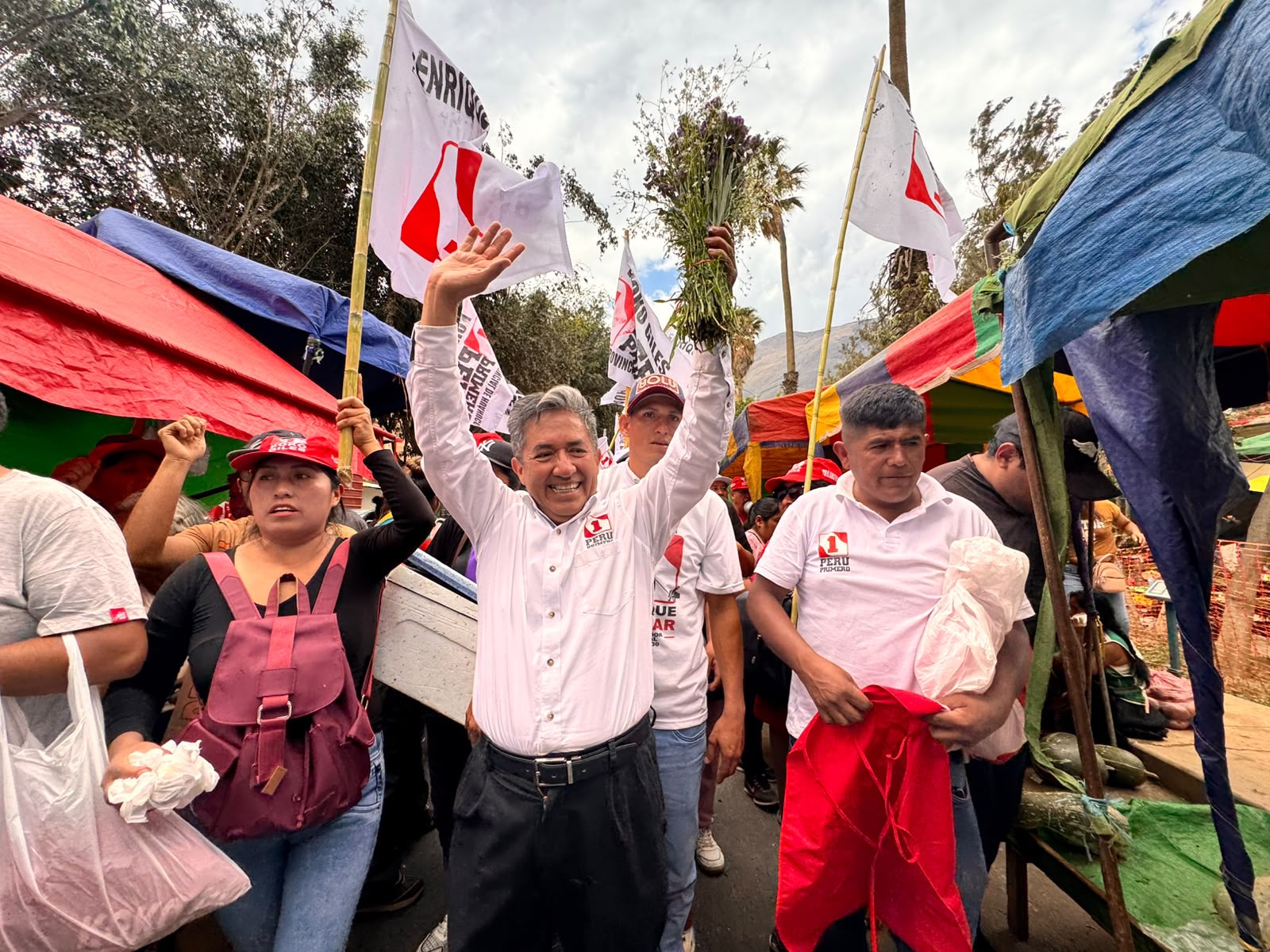 Enrique Pulgar plantea feria directa entre productores y consumidores durante recorrido en Huánuco