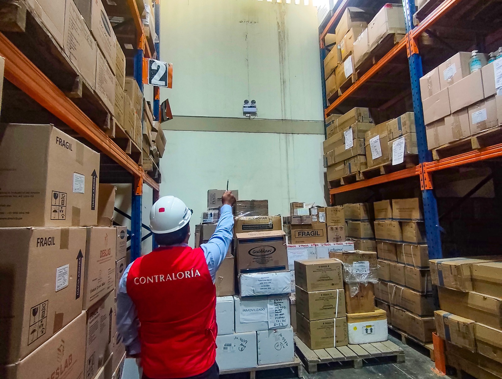 Medicinas al sol, otra vez: Contraloría encuentra moho, extintores vencidos y cámaras apagadas en el almacén de la Diresa